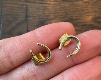 14k horseshoe stud earrings