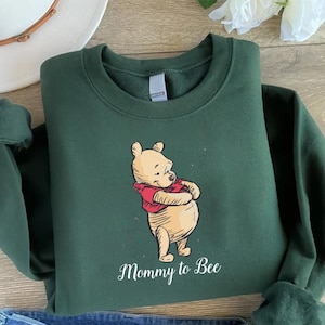 Winnie The Pooh Mommy to Bee Sweatshirt, Disney Mommy Sweatshirt, Mom Pregnancy Sweatshirt, Disney Gift Mama, Disneyworld Pregnancy Sweater