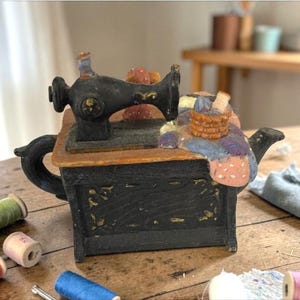 SAN FRANCISCO COMPANY -- Sewing Machine Music Box, Quilting Material, Winds Up