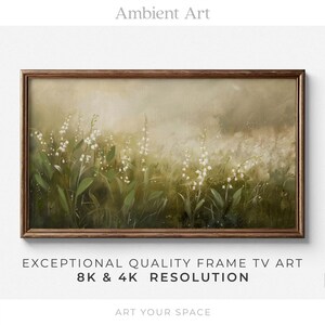 Pode incluir: Pintura de paisagem emoldurada com um campo de flores brancas e folhagem verde. A obra de arte tem uma estética vintage com uma moldura de madeira castanha. O texto "Ambient Art" e "Exceptional Quality Frame TV Art" são visíveis.