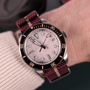 Watch MOD Custom Burgundy Diver 39mm NH35 Sapphire crystal - Travel Case FREE!
