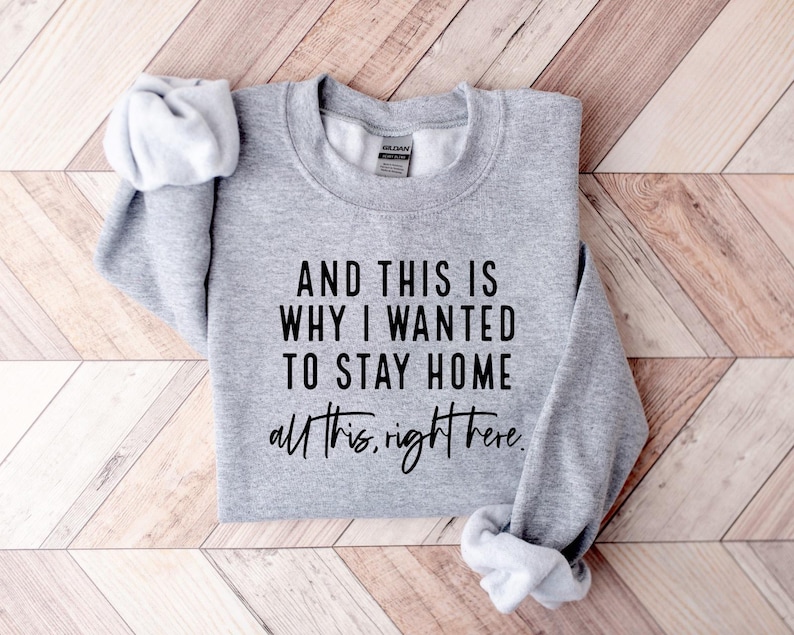 Może przedstawiać: Szara bluza z nadrukiem "AND THIS IS WHY I WANTED TO STAY HOME all this, right here."