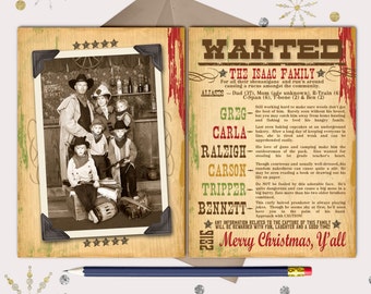 Puede incluir: Una tarjeta de Navidad de estilo vintage con una foto familiar y un diseño de cartel de "Se busca". La tarjeta incluye el texto "Merry Christmas, Y'all" y un lápiz. La foto familiar está en un marco de madera.