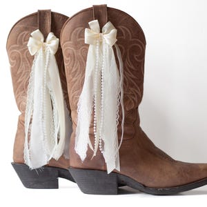 Laços para botas de concerto country em creme e branco | Laços para botas de concerto country em creme e branco | Acessório para botas de concerto country | Laços para botas de concerto