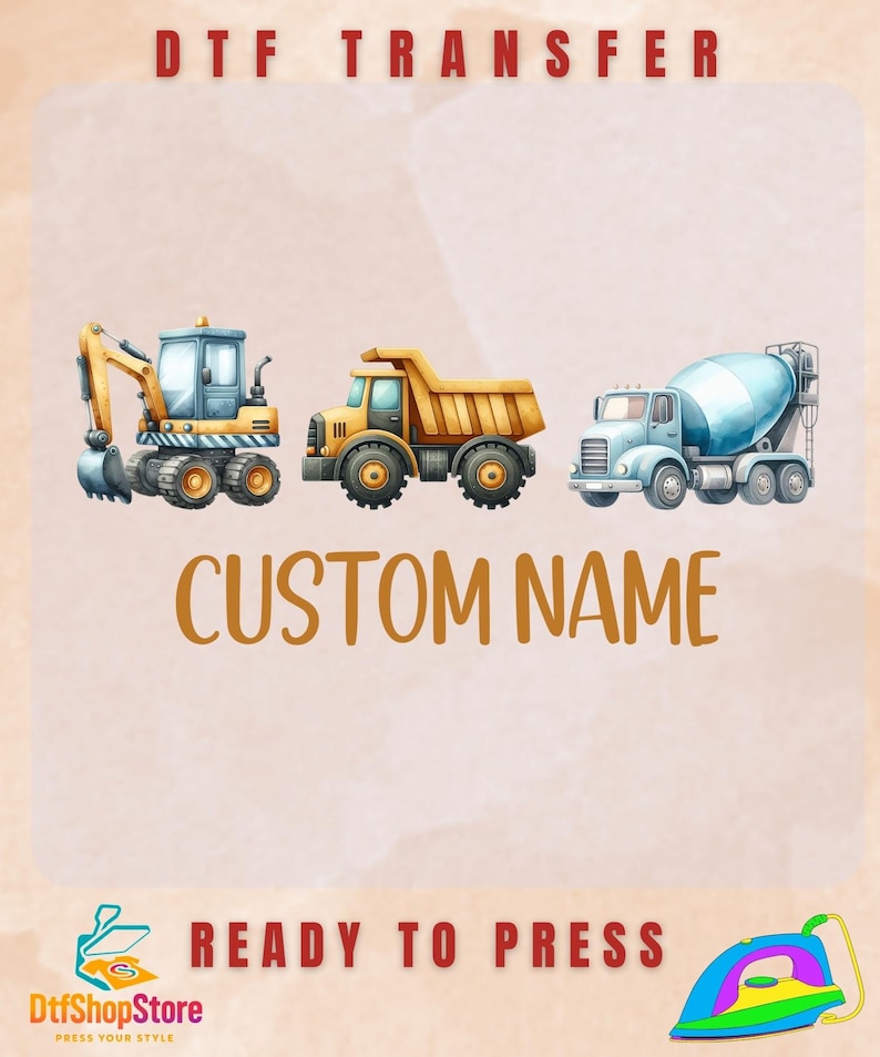 Puede incluir: Gr&aacute;fico DTF TRANSFER con ilustraciones de veh&iacute;culos de construcci&oacute;n: una excavadora, un cami&oacute;n volquete y una hormigonera. El texto "CUSTOM NAME" est&aacute; debajo de los veh&iacute;culos. Las palabras "READY TO PRESS" tambi&eacute;n son visibles.