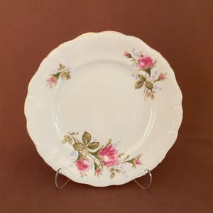 Vintage 7.5” Floral Dessert Plate – Elegant Rose Pattern with Gold Trim