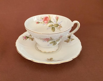 Vintage Floral Teacup & Saucer Set – Elegant Rose Pattern with Gold Trim