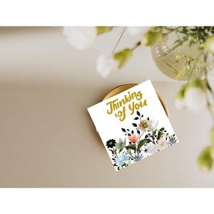 Cartões de felicitações digitais florais com fundo branco