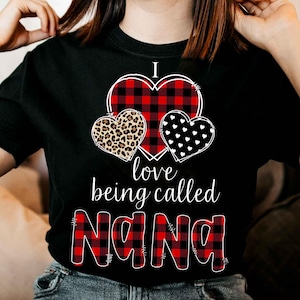 Ik vind het heerlijk om een NANA-bonushart te worden genoemd transparante achtergrond digitale downloadontwerp PNG-bestand Personaliseer je eigen kindernamen T-shirt beker