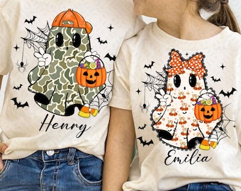 Fantasma de Halloween personalizado PNG, Temporada espeluznante PNG, Halloween para niño y niña PNG, Gorra de béisbol, Lazo, Dibujado a mano, Cerezas de calabaza, Camuflaje