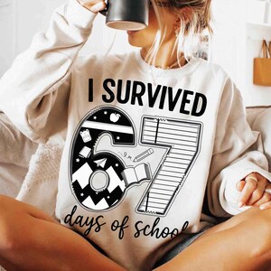 Rolig 67 dagars skola SVG, Jag överlevde 67 dagar T-shirtdesign PNG, Trendande skolmeme, Lärare-elevgåva, 6 7 Camo PNG, Klassrumshumor