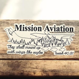 Adesivo de aviação de missão – Adesivo de avião, presente de piloto, presente cristão, piloto missionário, adesivo de laptop, adesivo de mala, floresta P&B