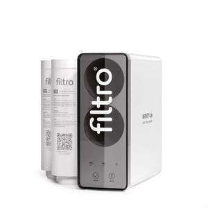 Puede incluir: Un sistema de filtración de agua blanco con un panel frontal negro, la palabra "filtro" en blanco y dos cartuchos de filtro blancos. El sistema tiene el texto "INFINITY Lite" y varias luces indicadoras.