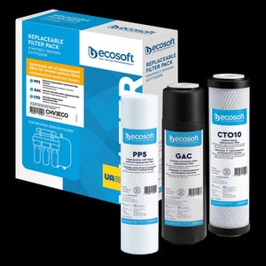 Puede incluir: Un paquete de filtros de repuesto para filtros de ósmosis inversa. La caja es azul y blanca con la marca "Decosoft". El paquete incluye filtros PP5, GAC y CTO10. Los filtros son blancos y negros, con la marca y el tipo de filtro impresos.