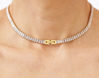 Gargantilla personalizada de circonita cúbica con corte esmeralda: chapada en oro de 18 quilates (grabado opcional).