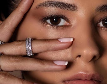 Anillo de eternidad de plata de ley / Anillo con circonitas cúbicas talla baguette y cuadrada / Bañado en rodio, hipoalergénico