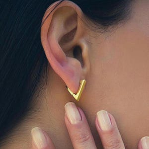 Geometric Triangle Hoop Earrings – 18K Gold Plated on Stainless Steel, Stackable Triangle Hoops
