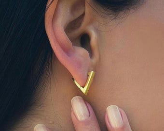 Geometric Triangle Hoop Earrings – 18K Gold Plated on Stainless Steel, Stackable Triangle Hoops