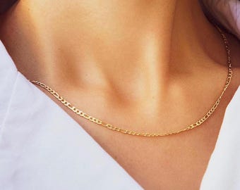 Collar unisex de cadena Figaro chapado en oro: Joyería resistente al agua para combinar con otras joyas.