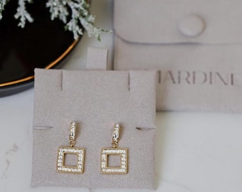 Pendientes colgantes cuadrados dorados • Pendientes geométricos con circonitas cúbicas • Acero inoxidable hipoalergénico
