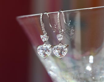 Pendientes de circonita cúbica en forma de corazón: plata de ley con baño de platino, hipoalergénicos