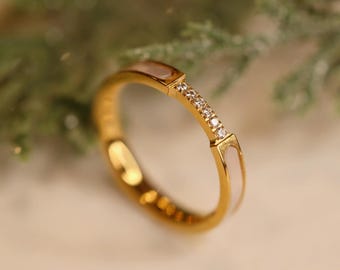 Anillo apilable minimalista con circonita cúbica, chapado en oro de 18 quilates, hipoalergénico.
