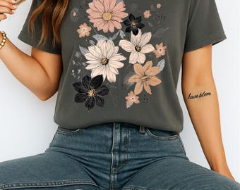 Camisa Comfort Colors® Vintage Flowers - Camisa Botânica Floral - Camisa Boho Cottagecore - Camisa Wildflowers - Presentes para Jardineiro