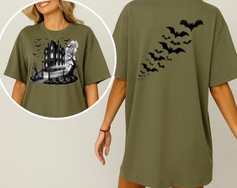 Koszulka z nadrukiem na Halloween w stylu vintage z nawiedzonym domem -Koszulka w wygodnych kolorach -Koszulka z upiornym sezonem -Koszulka z nadrukiem na Halloween w stylu vintage z nietoperzami