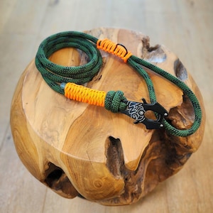 Guinzagli per cani personalizzati realizzati con clip per cavi Kong Frog con impugnatura in corda e anello a D, consigliati per cani di piccola e media taglia