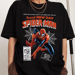 K&ouml;nnte beinhalten: Ein Set aus drei Keramikbechern mit gesprenkelter, matter Oberfl&auml;che. Die Becher sind in Creme-, Hellgrau- und Dunkelgraut&ouml;nen gehalten. Jeder Becher hat ein schlichtes, minimalistisches Design, perfekt f&uuml;r Kaffee oder Tee.