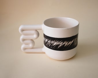Mug en porcelaine noire et blanche avec anse originale Tasse en céramique faite main