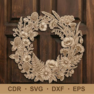 Könnte beinhalten: Ein kreisförmiger Wandbehang aus Holz mit einem detaillierten, lasergeschnittenen Design aus verschiedenen Wildblumen, Farnen und Gräsern. Die natürliche Holzoberfläche zeigt komplexe botanische Illustrationen von Mohnblumen, Klee und Gänseblümchen.