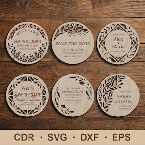 Puede incluir: Seis posavasos redondos de madera cortados con láser con la inscripción "Save the Date". Cada posavasos muestra nombres, fechas y lugares. Los posavasos tienen bordes decorativos y patrones florales o geométricos.