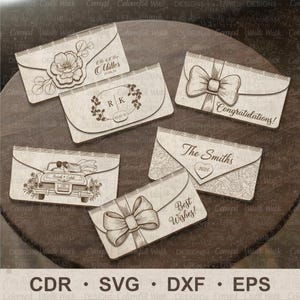 Peut inclure: Enveloppes d'invitation de mariage en bois découpé au laser avec des motifs floraux, des nœuds et des voitures. Certaines enveloppes incluent du texte comme "Félicitations !" et "Meilleurs vœux !" D'autres présentent des noms et des dates.