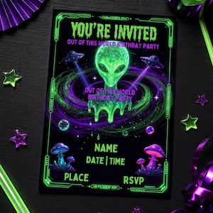Op de afbeelding: Een rechthoekige verjaardagsuitnodigingskaart met een neon-groene alienkop die druipt van het slijm, twee UFO's en gloeiende paarse en groene paddenstoelen. De tekst luidt YOU'RE INVITED, OUT OF THIS WORLD BIRTHDAY PARTY, NAME, DATE, TIME, PLACE, RSVP.