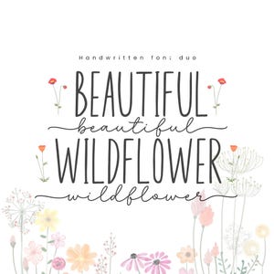 Op de afbeelding: Een witte achtergrond met de woorden "BEAUTIFUL WILDFLOWER" in een handgeschreven lettertype. Het woord "beautiful" is cursief geschreven. De afbeelding is versierd met aquarelbloemen in tinten roze, geel en oranje.