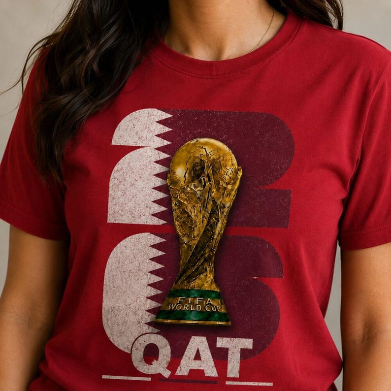 Katar 2026 Fußball-Shirt, QAT Fußball-Fan-T-Shirt, Katar-WM Geschenk-Sweatshirt, Katar Fußball-Fan-Shirt, Katar Fußball 2026 T-Shirt Bild 2