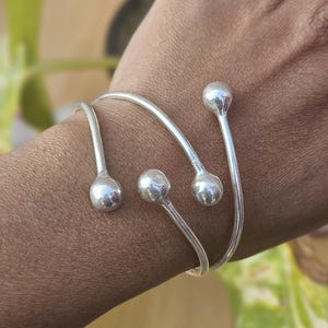素晴らしいハンドメイドバングル、925スターリングシルバーバングル、調節可能なチャームバングル、シルバーブレスレット、女性ファッションジュエリー、友人へのギフト