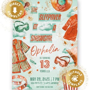 Könnte beinhalten: Eine türkis-orangefarbene Einladung zur Pyjamaparty mit dem Text "The Sleepover of a Showgirl". Das Design umfasst Illustrationen von Pyjamas, einer Schallplatte und Schlafmasken. Für Ophelias 13. Geburtstag. Mit Badges.
