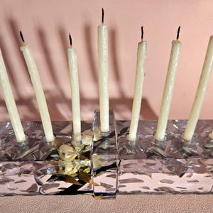 Smashed Glass Menora Jüdisches Hochzeitsgeschenk Tradition Memory Chuppah Mesusa Resin Art Cube 12x4x3&quot;