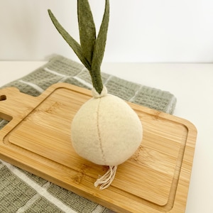 Felt onion
