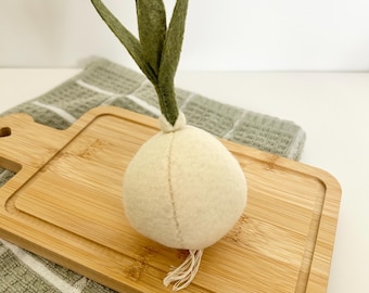 Felt onion