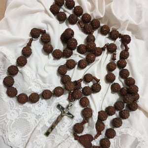 Rosario antiguo, rosario antiguo grande, rosario de gran tamaño, rosario grande de madera, rosario de monja, rosario cristiano, rosario católico, rosario enorme con cuentas talladas