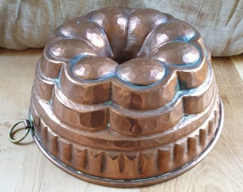 Seltene Puddingformen, alte Kupferform Turm, gelochte Kupferform, große Kupferpuddingformen, antike Kupferkuchenformen, alte Kupferbackformen