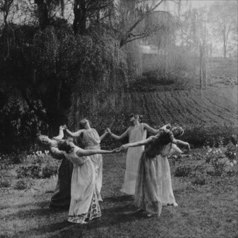 In the nude moonlight Dancing