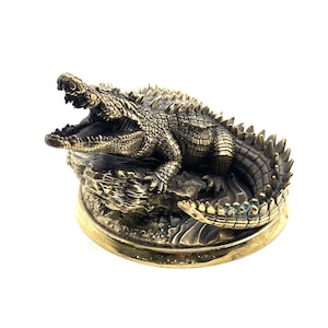 Handmade Brass Crocodile Figurine,Crocodile Statue,House&Office Decorative Ornament,Artistic Sculpture Customizable Greeting text