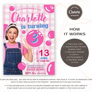 K&ouml;nnte beinhalten: Ein rosa-wei&szlig; karierter Hintergrund mit einem rosa Kaugummimotto. Der Text "ICKY STICKY BUBBLE GUM" steht oben auf der Einladung. Der Text "Charlotte wird 3" befindet sich in einer rosa Blase. Der Text "Samstag, 13. April, um 15:00 Uhr" befindet sich in einem rosa Kreis. Der Text "Charlotte's House, 135 Rejoice Road, Funville, MS 39501" befindet sich in einem rosa Rechteck. Der Text "RSVP to Nora 223/344/5566" befindet sich in einem rosa Rechteck. Der Text "bearbeitbare Canva-Vorlage" befindet sich in einem wei&szlig;en Rechteck mit rosa Rand. Der Text "WIE ES FUNKTIONIERT" befindet sich in einem schwarzen Rechteck mit wei&szlig;em Rand. Der Text "1. Bestellen Sie, 2. Laden Sie Ihre Datei mit den Vorlagenlinks* herunter, 3. &Ouml;ffnen Sie Ihre Vorlage in Canva** und personalisieren Sie sie, 4. Laden Sie herunter, teilen Sie oder drucken Sie" befindet sich in einem wei&szlig;en Rechteck mit schwarzem Rand.