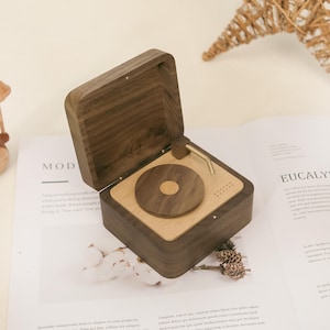 Birthday Custom Vintage Wooden Player Music Box Personalized Music Box with Engraved Anniversary Gift For Girl Birthday Gifts For Mom Her