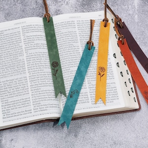 2 PCS Custom leather bookmarks , aesthetic bookmarks , Personalised leather bookmark with quote  , gift for book lovers W05-LXSBM
