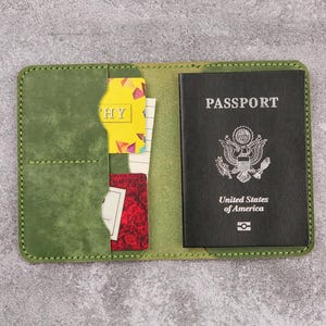 Cartera de cuero para pasaporte personalizada, billetera de viaje con funda para pasaporte grabada a medida, regalo para viajeros U03-LPGW